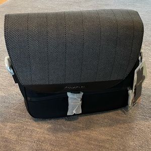 NWT Nuna Verona diaper bag